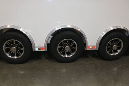 New 2027 8.5X32 iNTECH RACE TRAILER