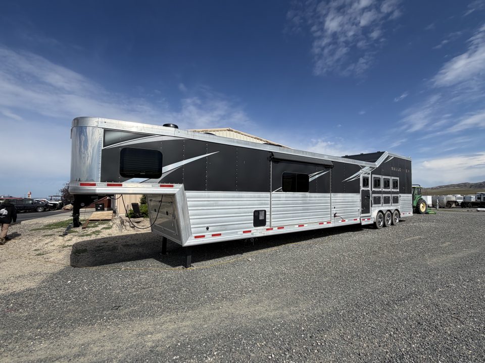 Used 2023 Lakota 4H LQ - BH8423T2S