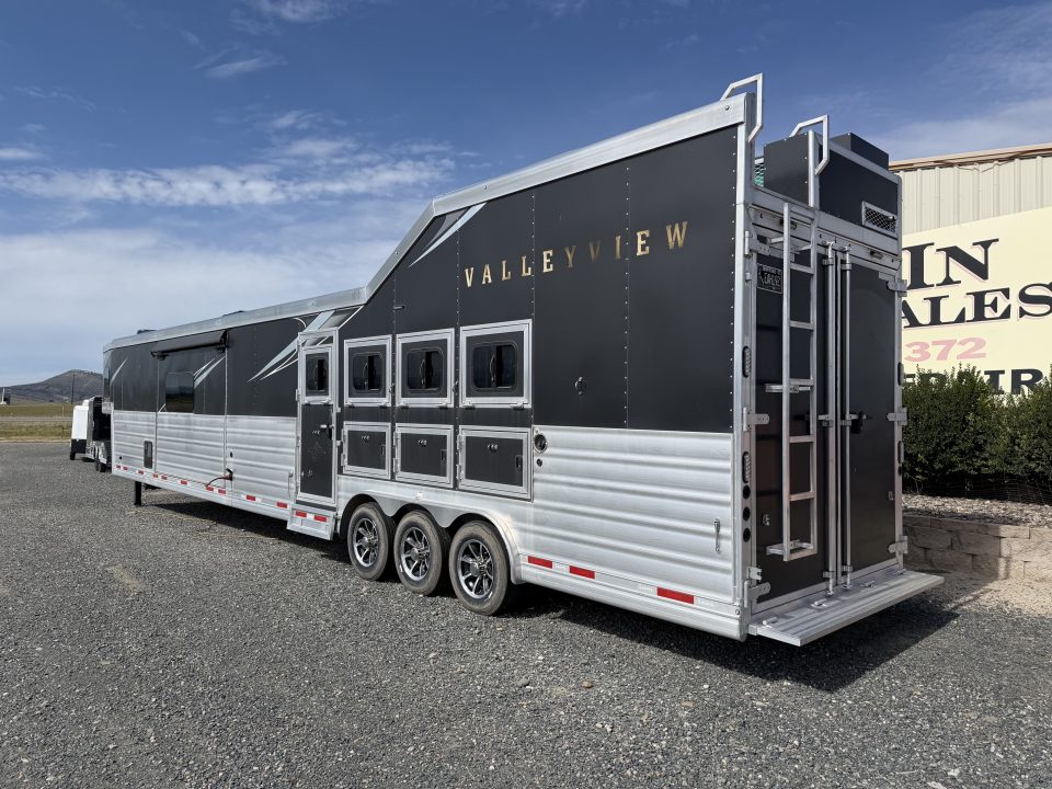 Used 2023 Lakota 4H LQ - BH8423T2S