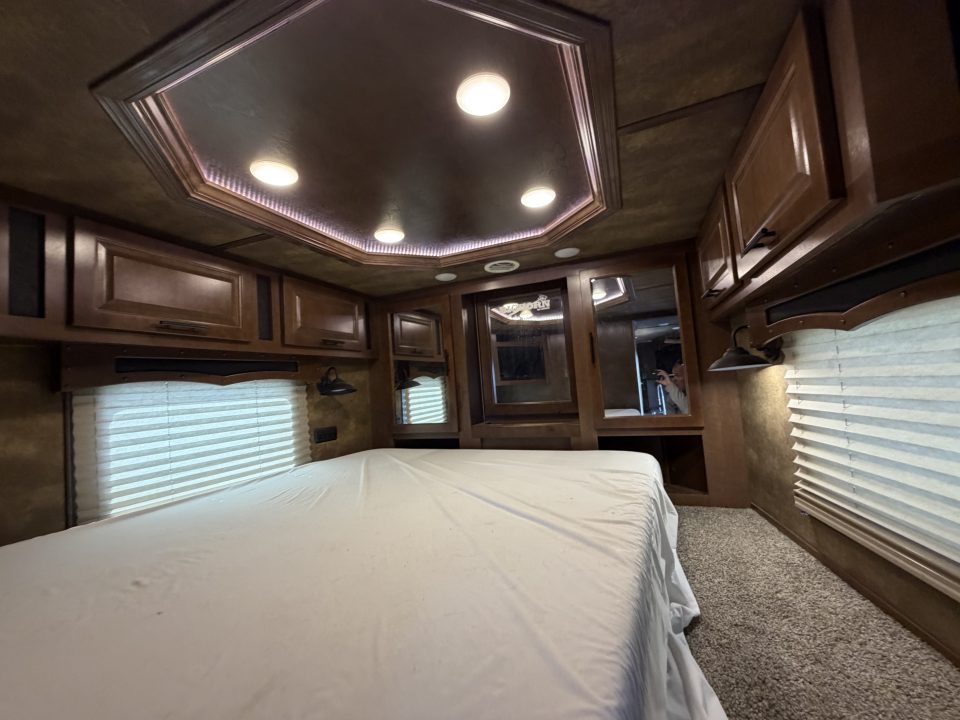 Used 2023 Lakota 4H LQ - BH8423T2S