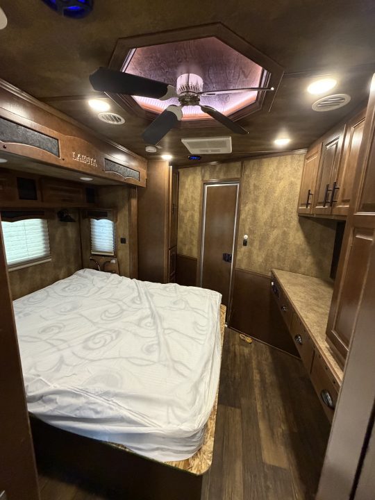 Used 2023 Lakota 4H LQ - BH8423T2S