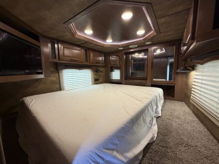 Used 2023 Lakota 4H LQ - BH8423T2S