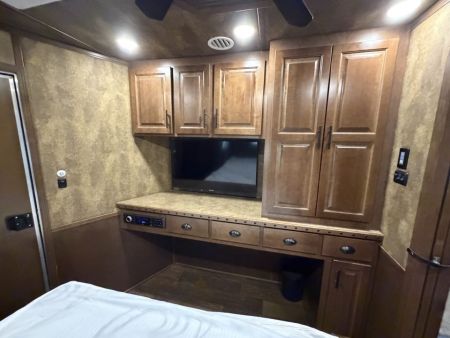 Used 2023 Lakota 4H LQ - BH8423T2S
