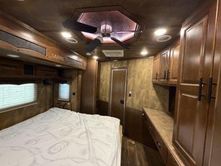 Used 2023 Lakota 4H LQ - BH8423T2S