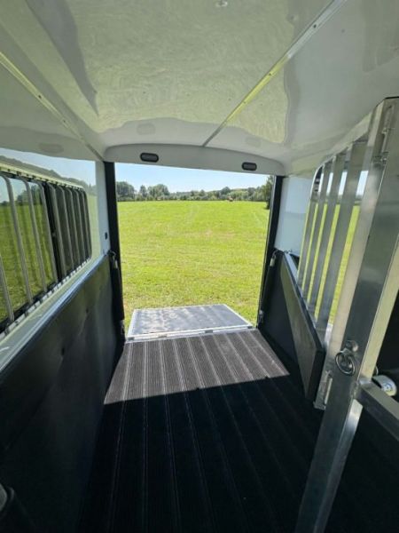 New 2027 Homesteader 2 Horse Straight Load Warmblood Trailer Two-Tone