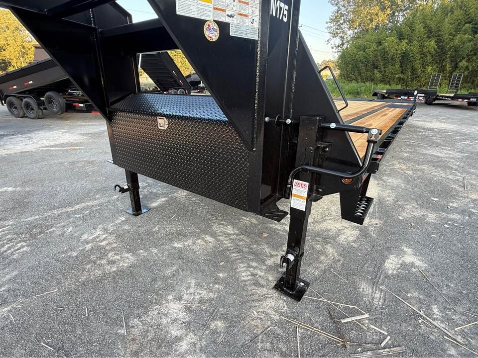 New 2027 Top Hat 102x30 Gooseneck