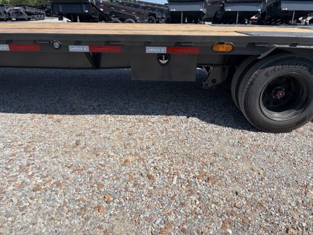 New 2027 MAXXD 102"X32' 30K Hydraulic Dovetail Gooseneck Trailer