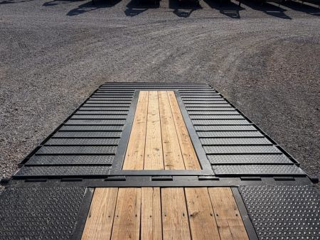 New 2027 MAXXD 102"X32' 30K Hydraulic Dovetail Gooseneck Trailer