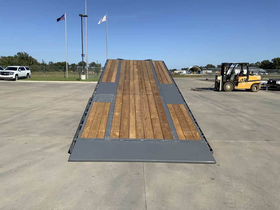 New 2027 Diamond C 102 X 24 DET210 Gooseneck Deckover Tilt Trailer