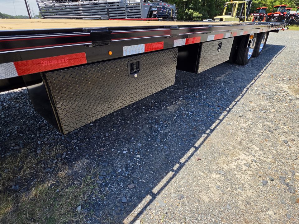 New 2027 Diamond C Trailers FMAX212 35'x102" Hydraulic Dovetail Pacesetter Edition Equipment Trailer