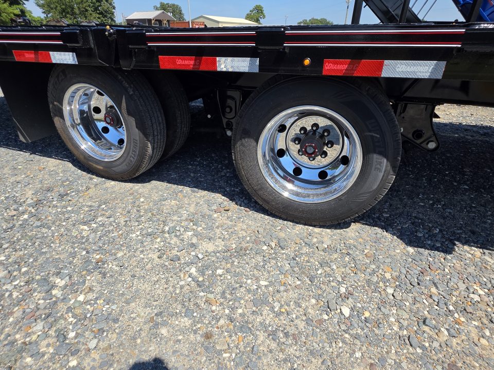 New 2027 Diamond C Trailers FMAX212 35'x102" Hydraulic Dovetail Pacesetter Edition Equipment Trailer