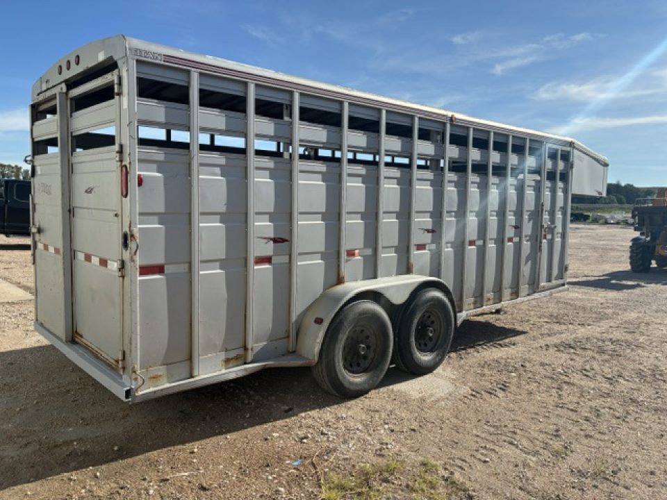 2008 Titan photo 4