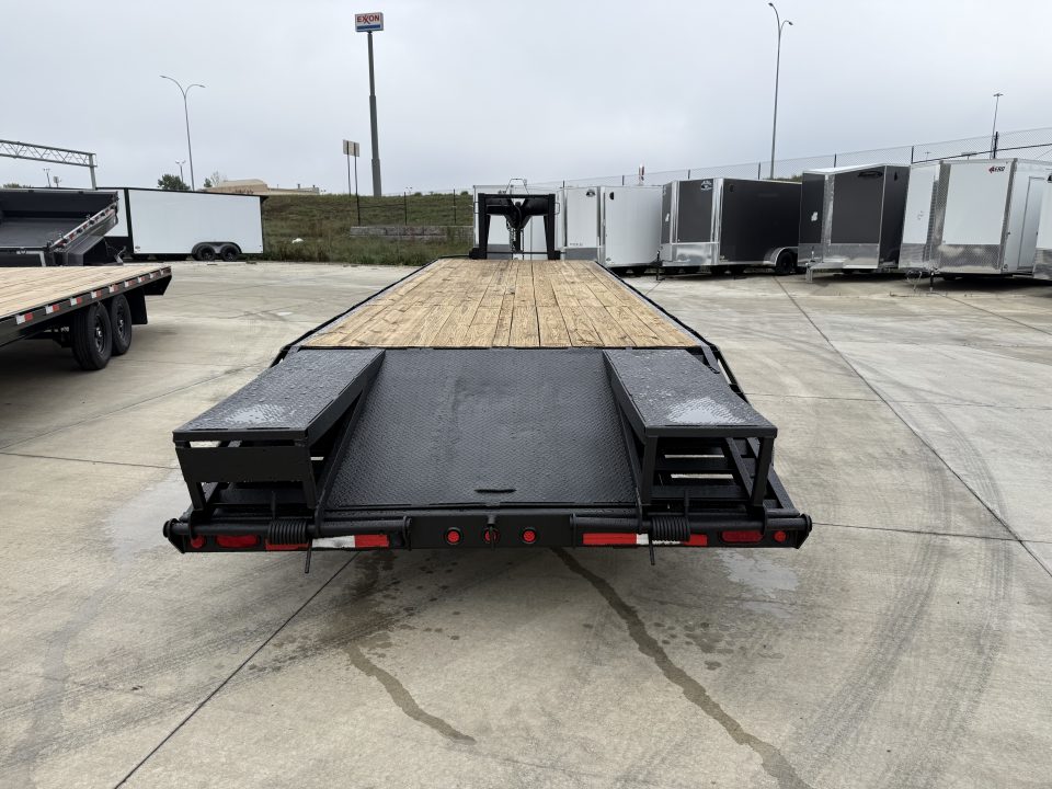 Used 2007 DCT 30ft Gooseneck with 20K GVWR and 2-10,000lb axles