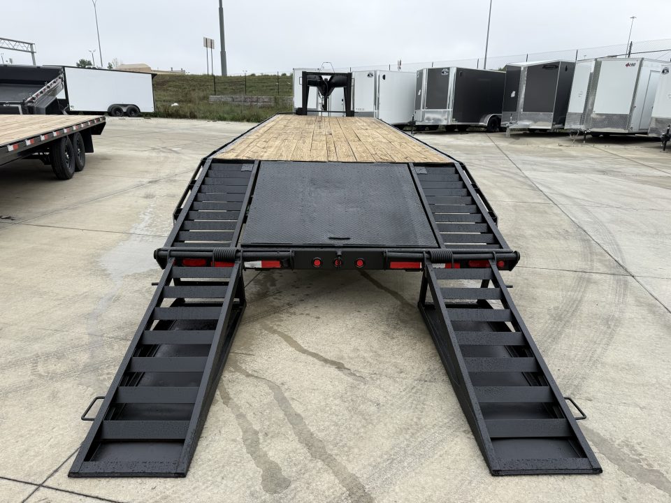Used 2007 DCT 30ft Gooseneck with 20K GVWR and 2-10,000lb axles