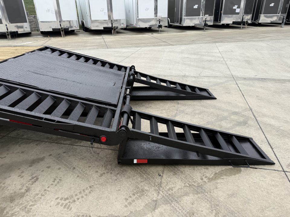 Used 2007 DCT 30ft Gooseneck with 20K GVWR and 2-10,000lb axles