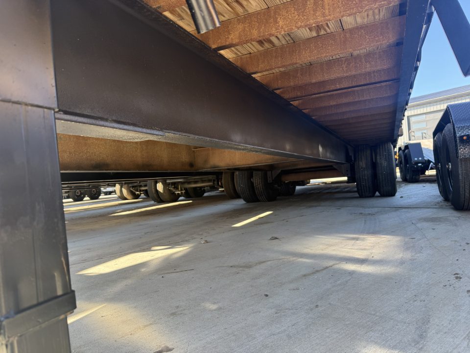 Used 2007 DCT 30ft Gooseneck with 20K GVWR and 2-10,000lb axles