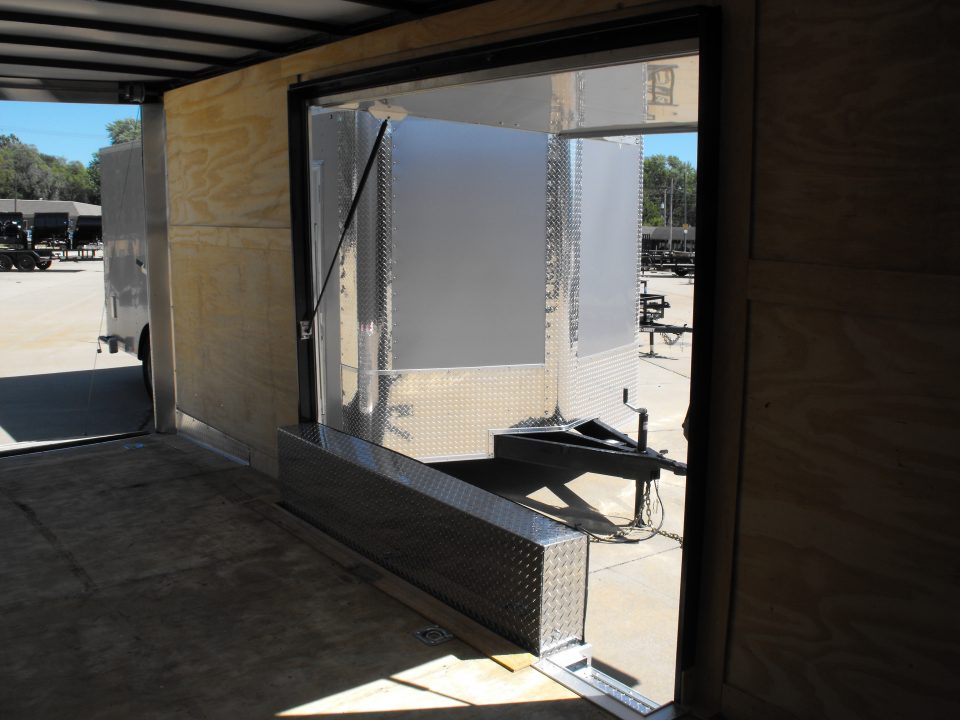 New Enclosed Trailer 8.5 X 24 Ramp 14K Interior7' Side Access