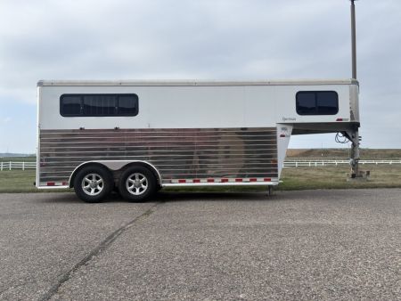 Used 2017 Sundowner Trailers 3H GN Horse Trailer