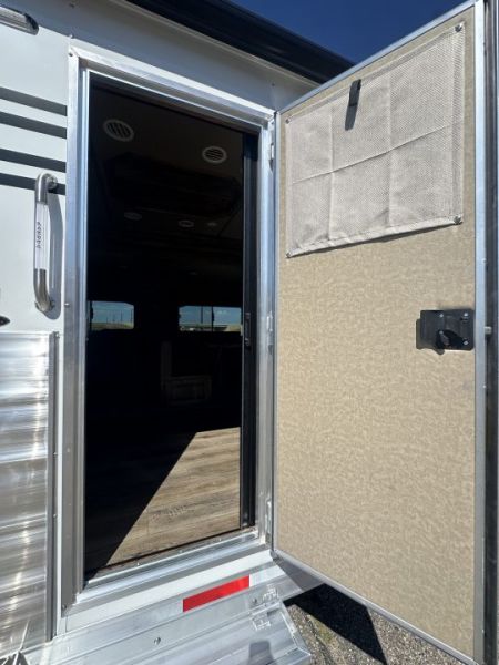 New 2027 Lakota 4H 19' LQ Infinity *Side Load* Horse Trailer