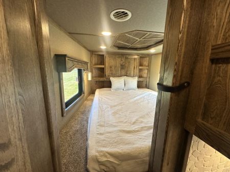 New 2027 Lakota 4H 19' LQ Infinity *Side Load* Horse Trailer