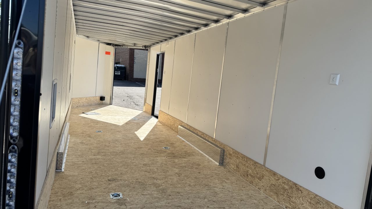 New 2026 Lightning 7.5x29 Snow / Enclosed Trailer