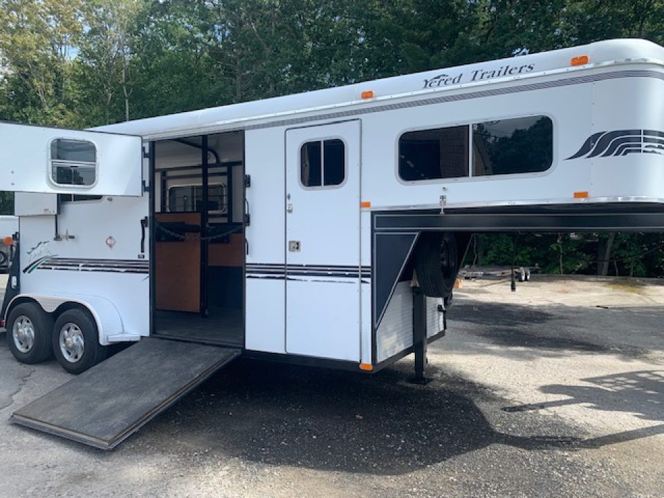 Used 2006 Trailers USA 2h GN Horse Trailer