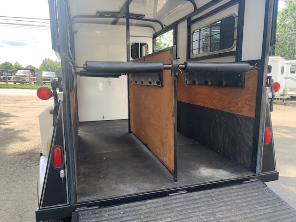 Used 2006 Trailers USA 2h GN Horse Trailer