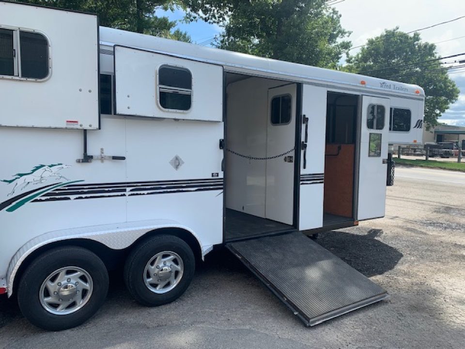 Used 2006 Trailers USA 2h GN Horse Trailer