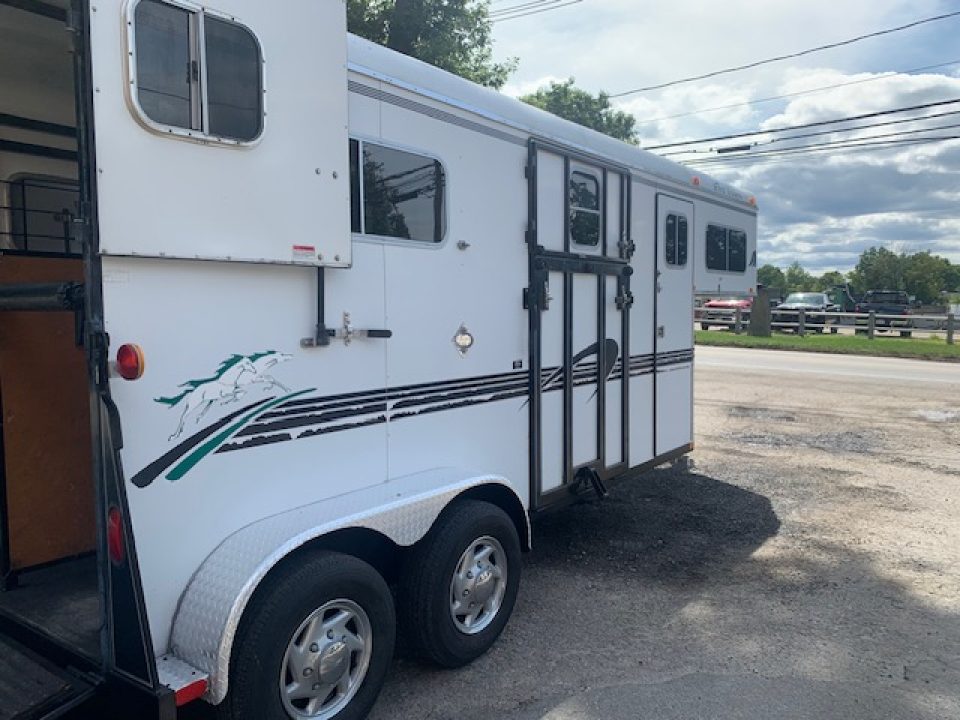 Used 2006 Trailers USA 2h GN Horse Trailer
