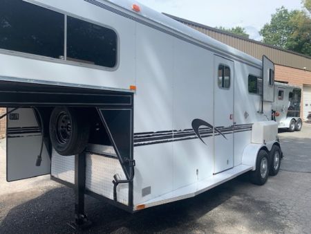 Used 2006 Trailers USA 2h GN Horse Trailer