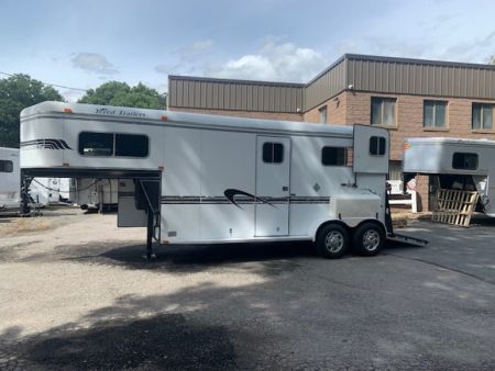 Used 2006 Trailers USA 2h GN Horse Trailer
