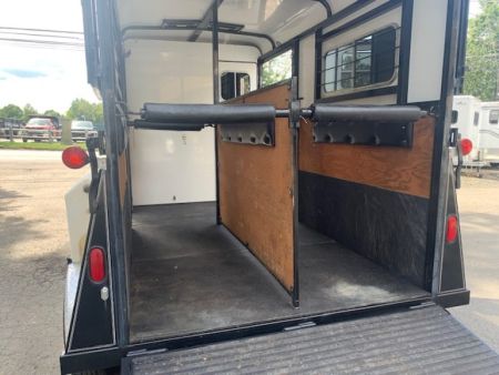 Used 2006 Trailers USA 2h GN Horse Trailer