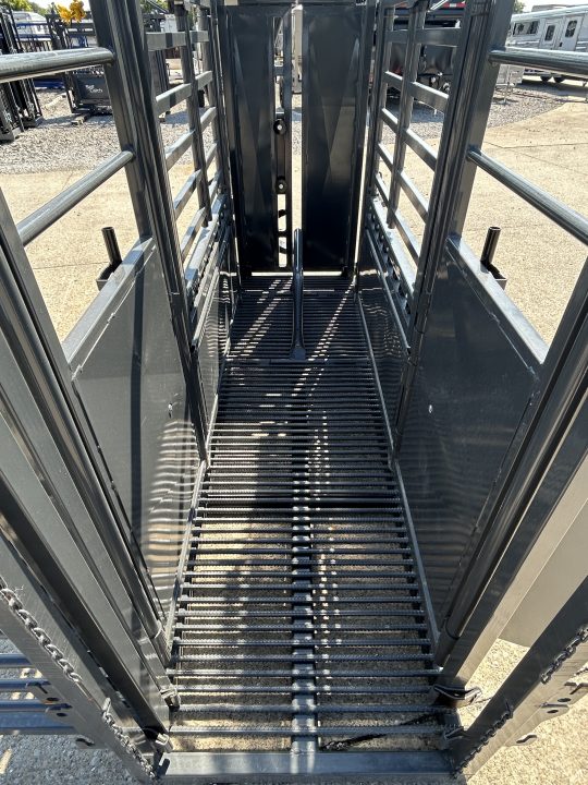 New 2026 Stock Pro M1200 Cattle Squeeze Chute w/ Palpation Cage