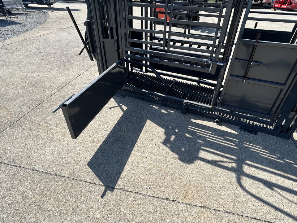 New 2026 Stock Pro M1200 Cattle Squeeze Chute w/ Palpation Cage