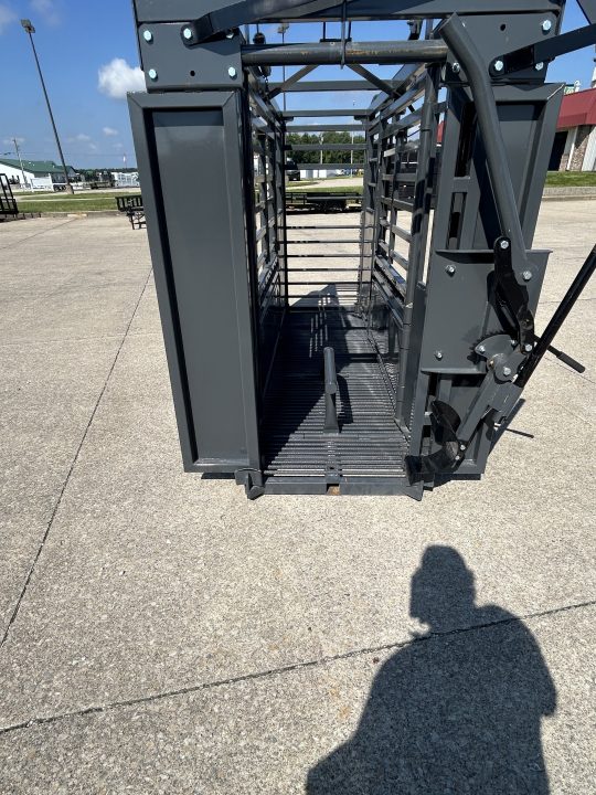 New 2026 Stock Pro M1200 Cattle Squeeze Chute w/ Palpation Cage