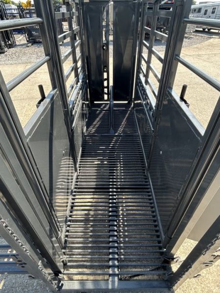 New 2026 Stock Pro M1200 Cattle Squeeze Chute w/ Palpation Cage
