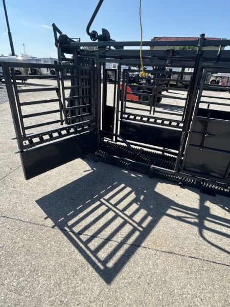 New 2026 Stock Pro M1200 Cattle Squeeze Chute w/ Palpation Cage