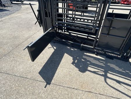 New 2026 Stock Pro M1200 Cattle Squeeze Chute w/ Palpation Cage