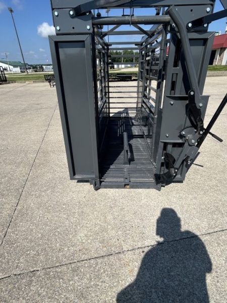 New 2026 Stock Pro M1200 Cattle Squeeze Chute w/ Palpation Cage