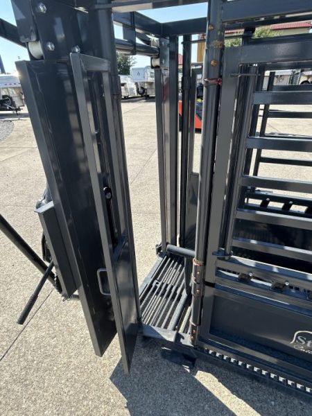 New 2026 Stock Pro M1200 Cattle Squeeze Chute w/ Palpation Cage