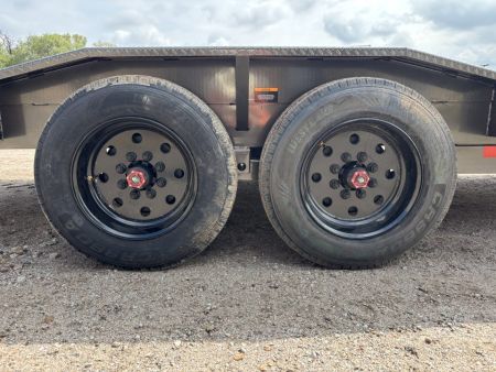 New 2027 MAXX-D H8X Equipment Trailer
