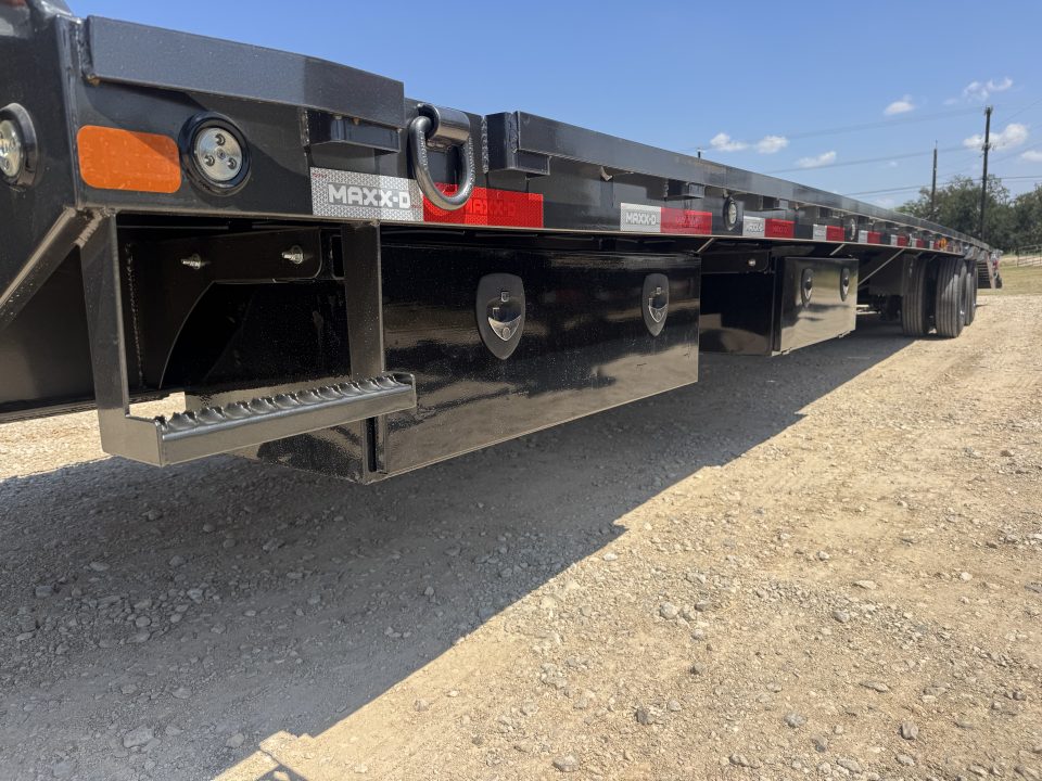 New 2027 MAXX-D LDX10240-6402 Deckover Trailer