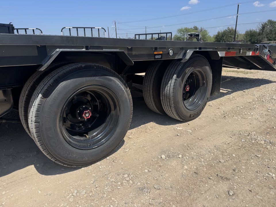 New 2027 MAXX-D LDX10240-6402 Deckover Trailer