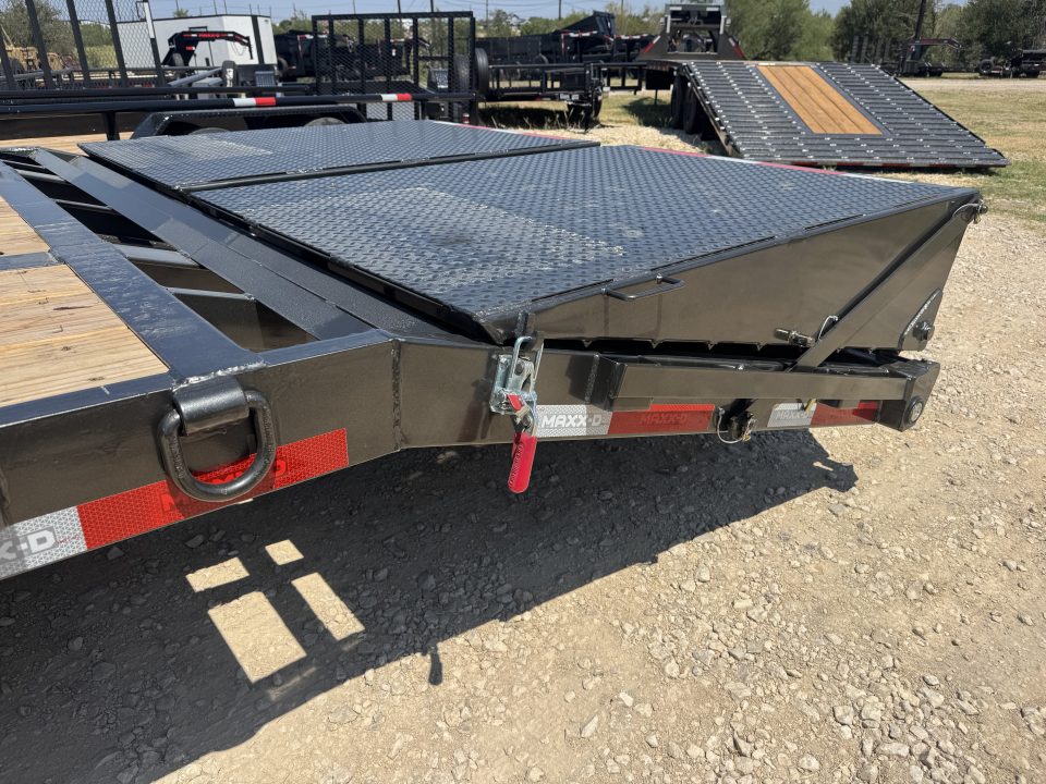 New 2027 MAXX-D LDX10240-6402 Deckover Trailer