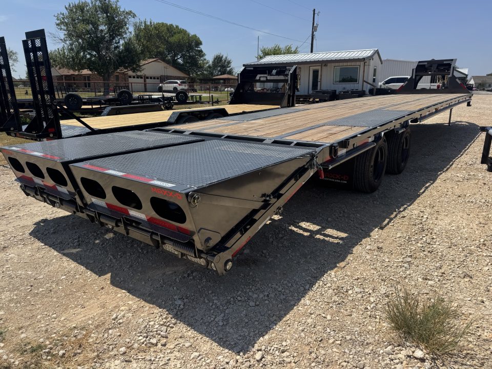 New 2027 MAXX-D LDX10240-6402 Deckover Trailer