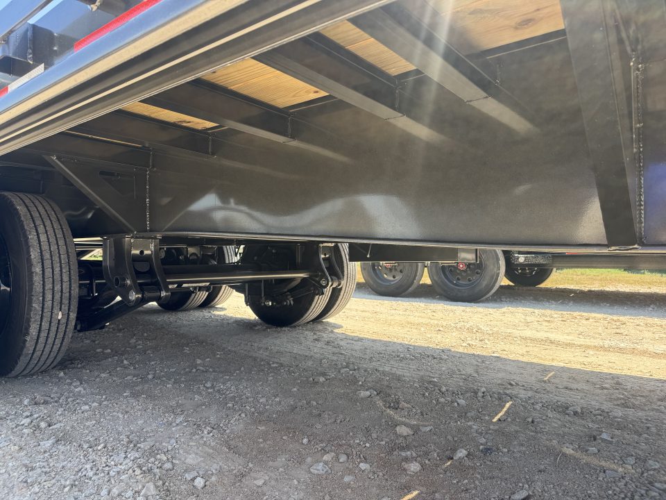 New 2027 MAXX-D LDX10240-6402 Deckover Trailer