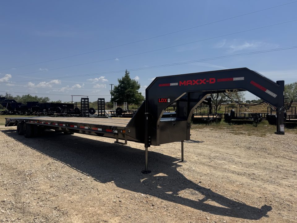 New 2027 MAXX-D LDX10240-6402 Deckover Trailer