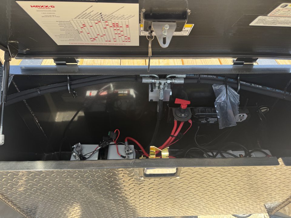 New 2027 MAXX-D LDX10240-6402 Deckover Trailer