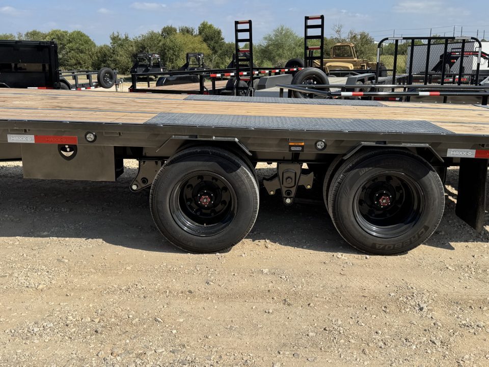 New 2027 MAXX-D LDX10240-6402 Deckover Trailer