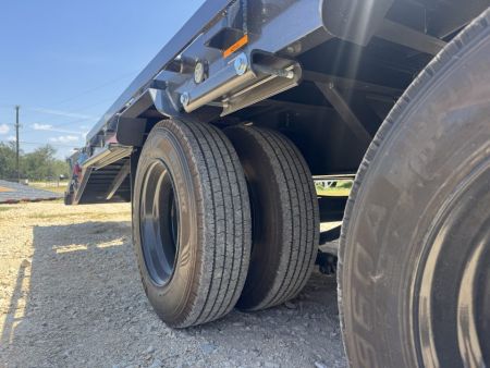 New 2027 MAXX-D LDX10240-6402 Deckover Trailer